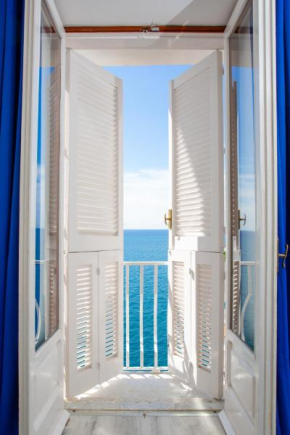 Donna Giulia Amalfi